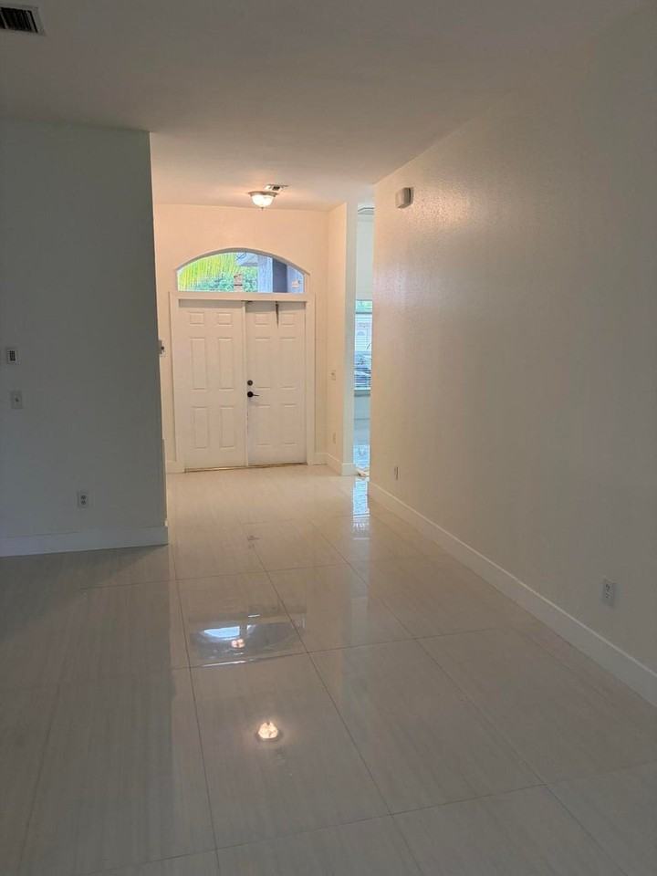 2514 Nw 4th Ct - Photo 2 of 8
