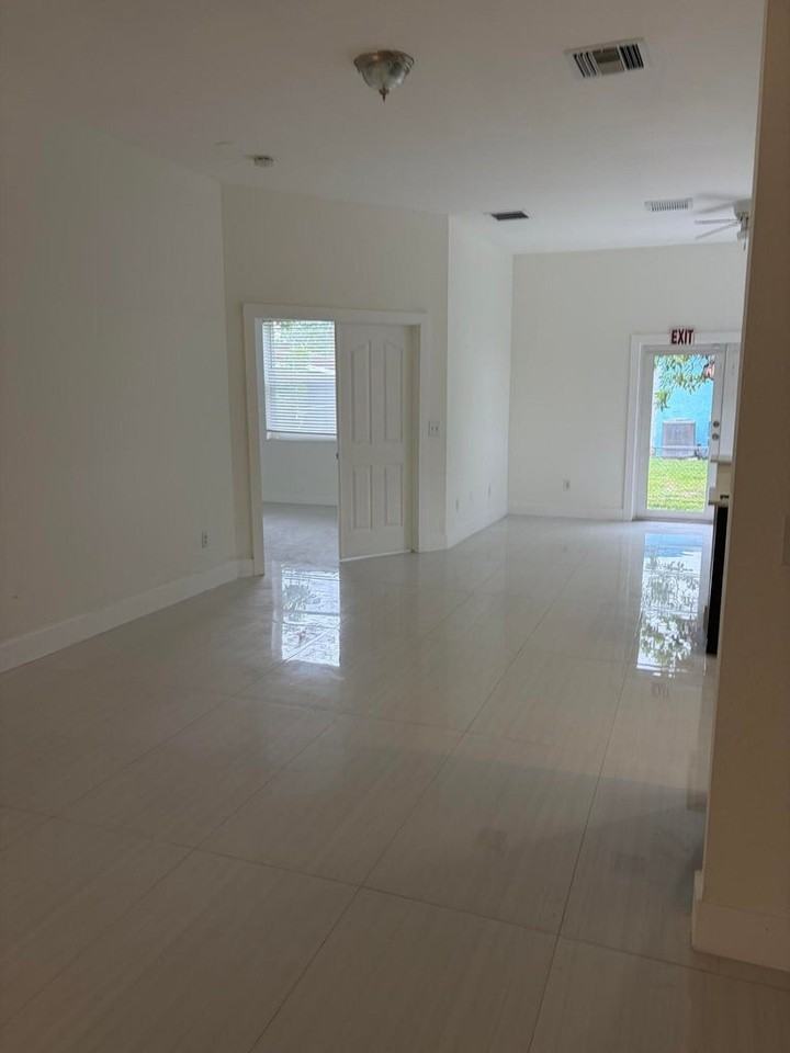 2514 Nw 4th Ct - Photo 3 of 8