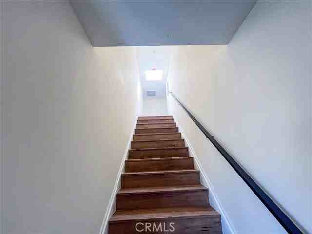 661 W 11th St - Photo 2 of 7