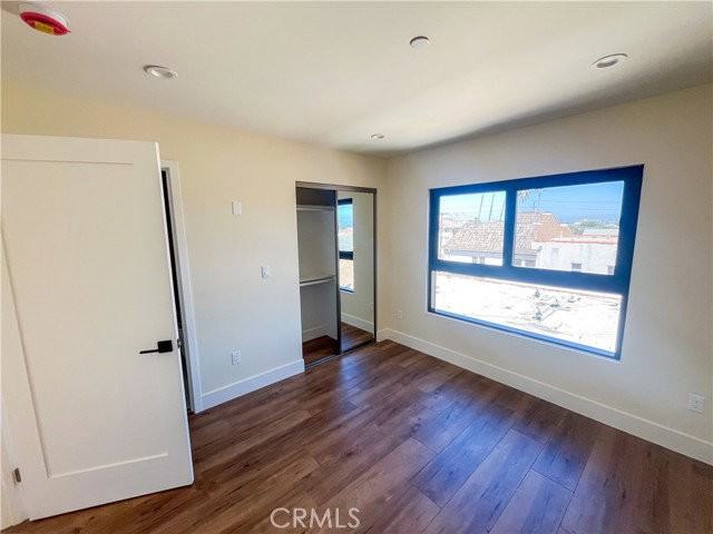 661 W 11th St - Photo 3 of 7