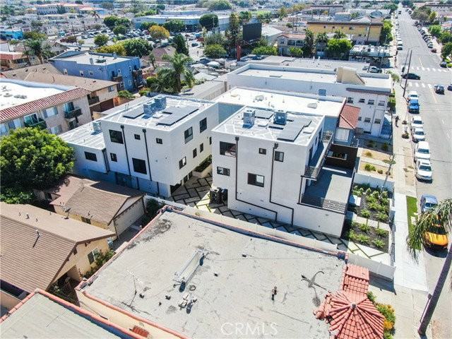 665 W 11th St - Photo 2 of 7