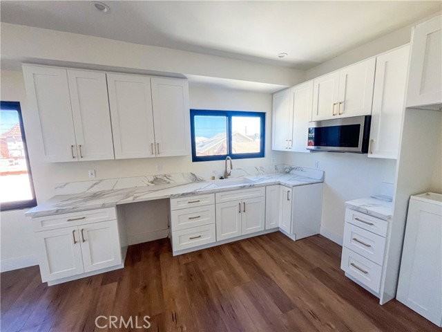 665 W 11th St - Photo 6 of 7