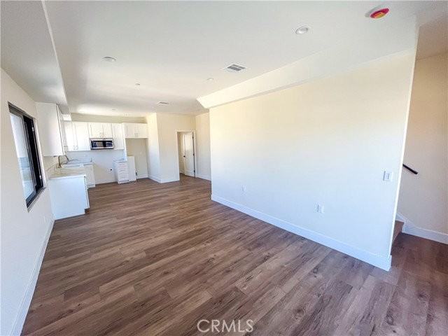 665 W 11th St - Photo 7 of 7