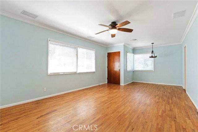 1719 Marshallfield Ln - Photo 2 of 8