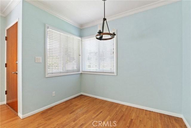 1719 Marshallfield Ln - Photo 3 of 8
