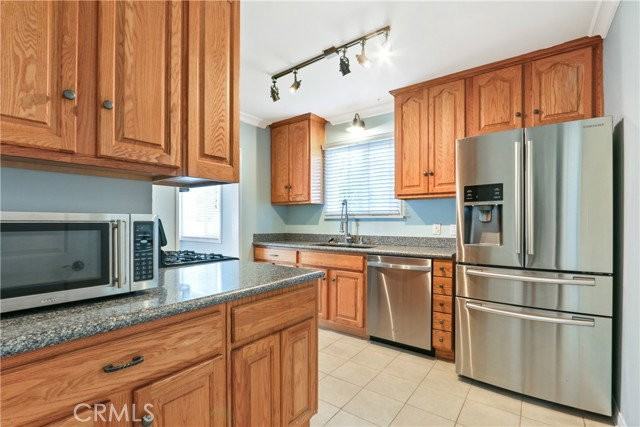 1719 Marshallfield Ln - Photo 4 of 8