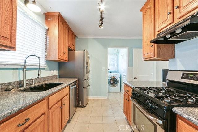 1719 Marshallfield Ln - Photo 5 of 8