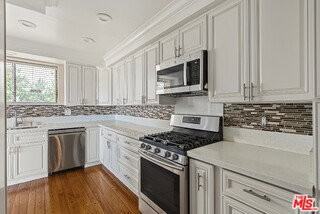 4238 Mesa St - Photo 4 of 8