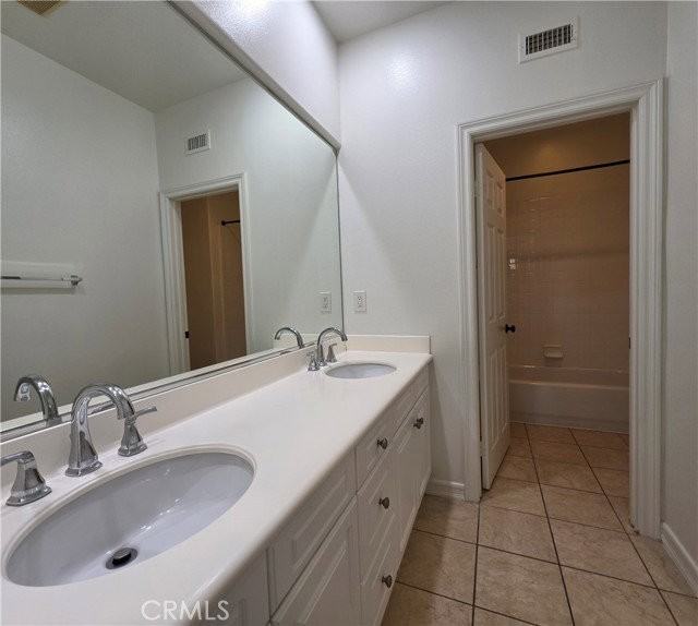 629 Oak Tree St - Photo 2 of 8