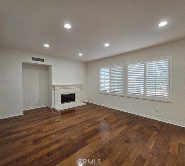 629 Oak Tree St - Photo 4 of 8