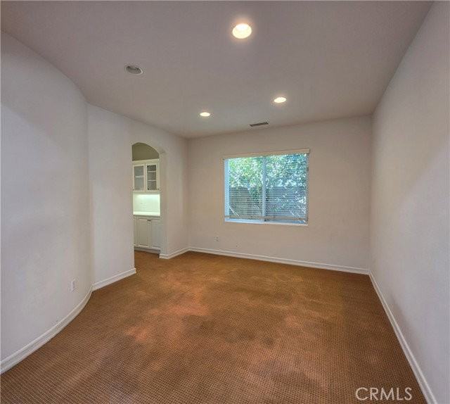629 Oak Tree St - Photo 6 of 8
