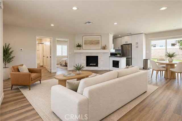 315 University Dr - Photo 2 of 8