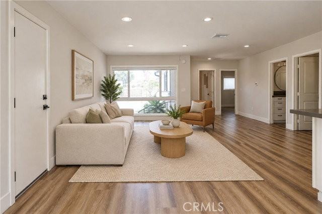 315 University Dr - Photo 4 of 8