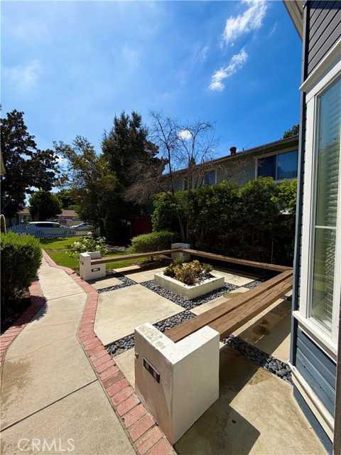 129 E Palmyra Ave - Photo 2 of 8