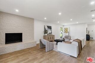 24022 Vanowen St - Photo 5 of 8