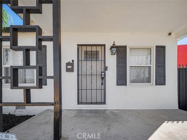 8130 Radford Ave - Photo 2 of 8
