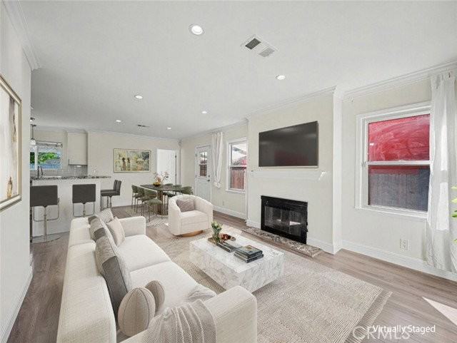 8130 Radford Ave - Photo 3 of 8