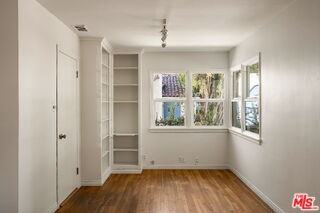 2111 Oak St - Photo 5 of 8