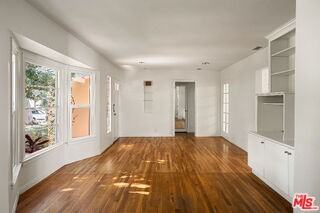 2111 Oak St - Photo 7 of 8