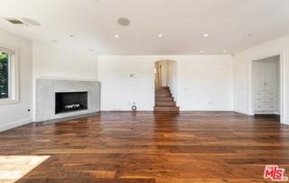 2101 Navy St - Photo 2 of 8