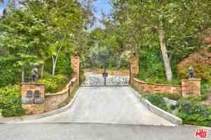 featured image of 10505 Vestone Way