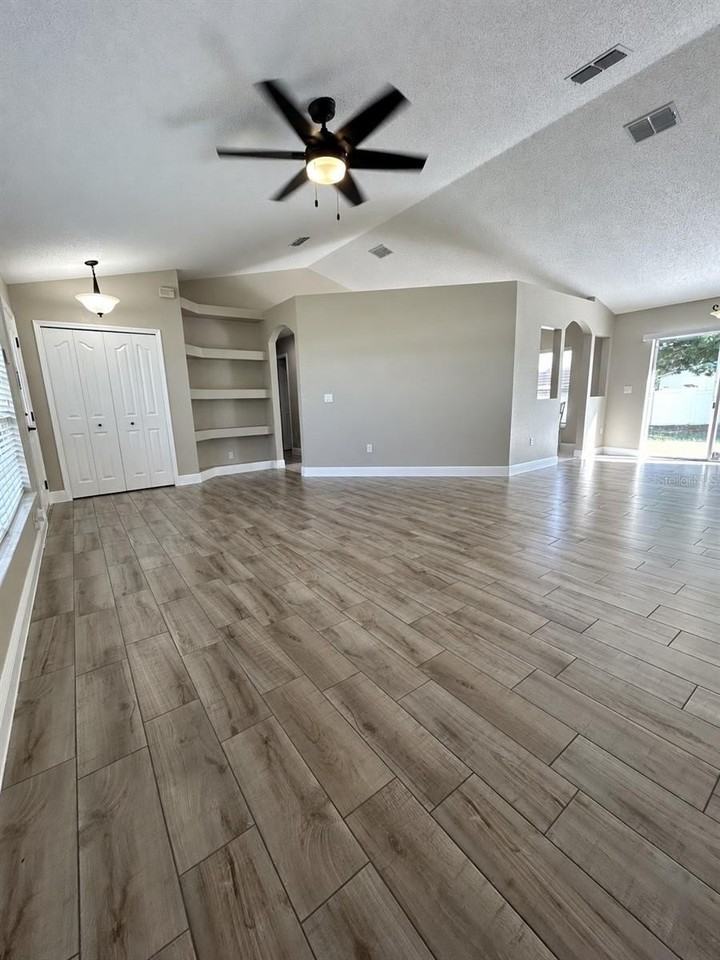10500 Timbercrest Rd - Photo 3 of 19