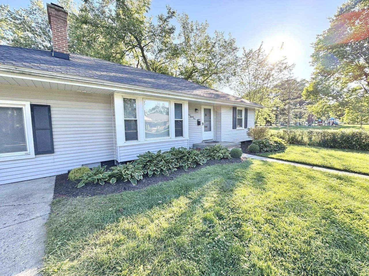 4421 Samoset Rd - Photo 2 of 17