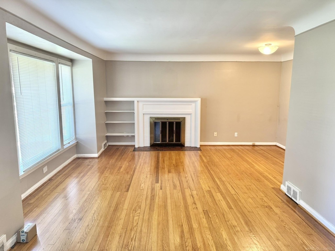 4421 Samoset Rd - Photo 3 of 17