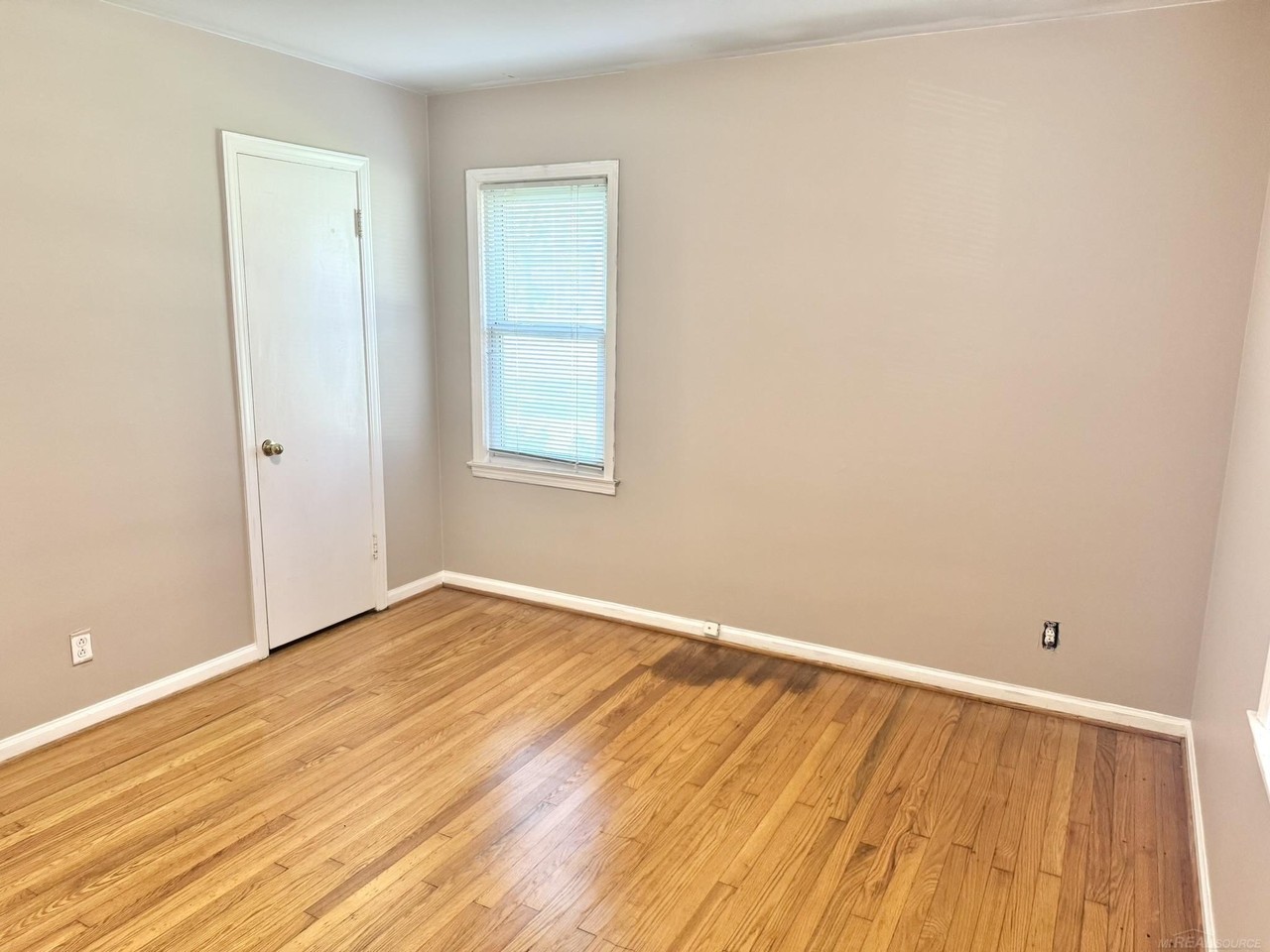 4421 Samoset Rd - Photo 6 of 17