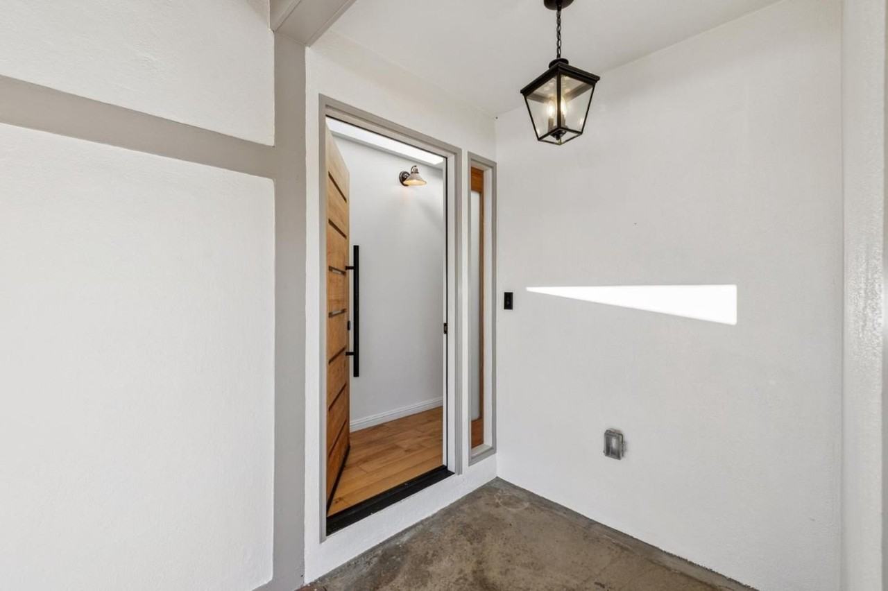 830 Robin Ln - Photo 5 of 50