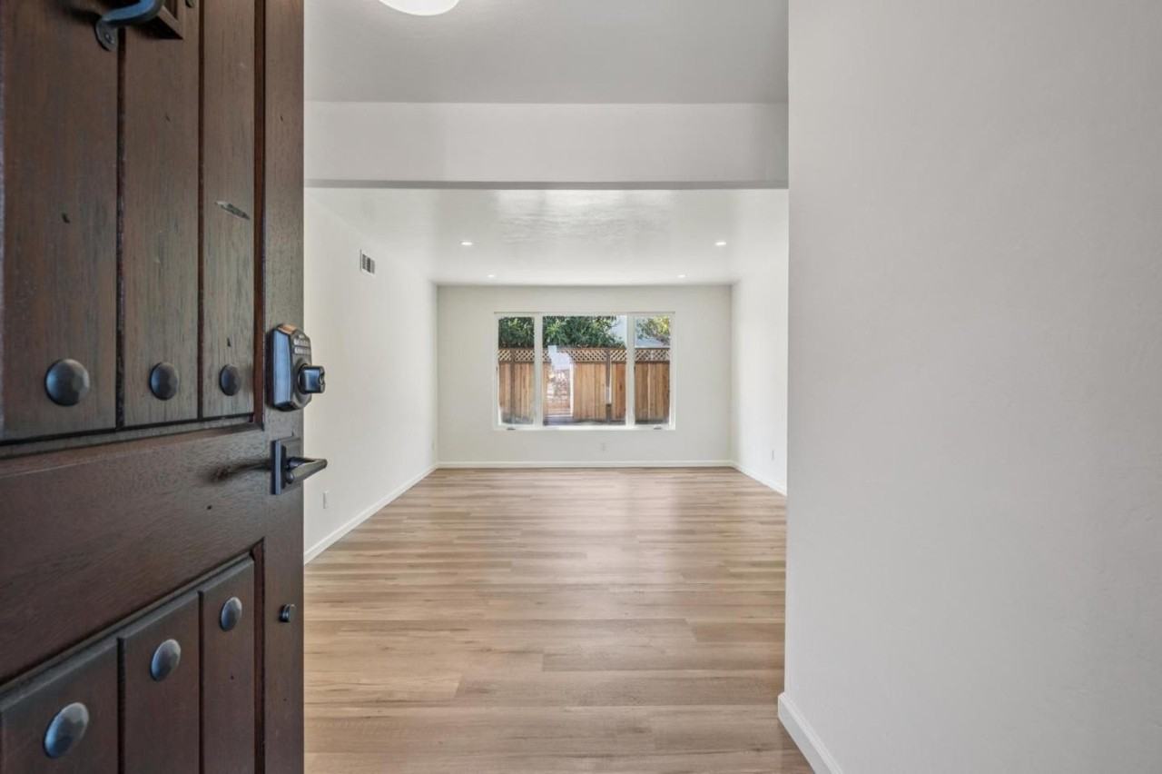 700 Gull Ave - Photo 6 of 50