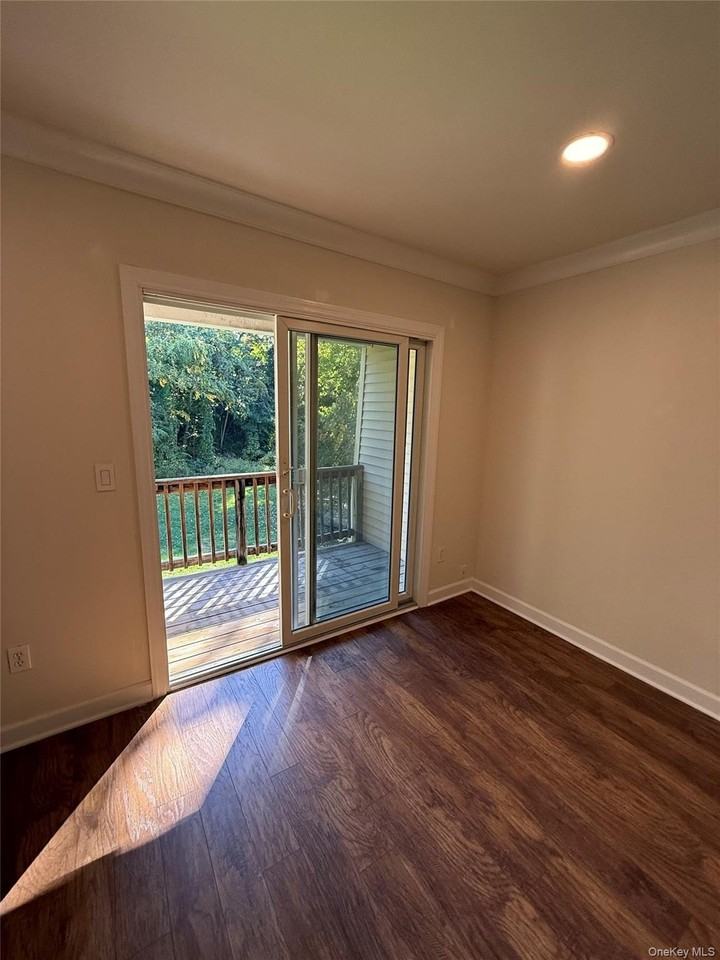 405 Fox Run Ln - Photo 2 of 18
