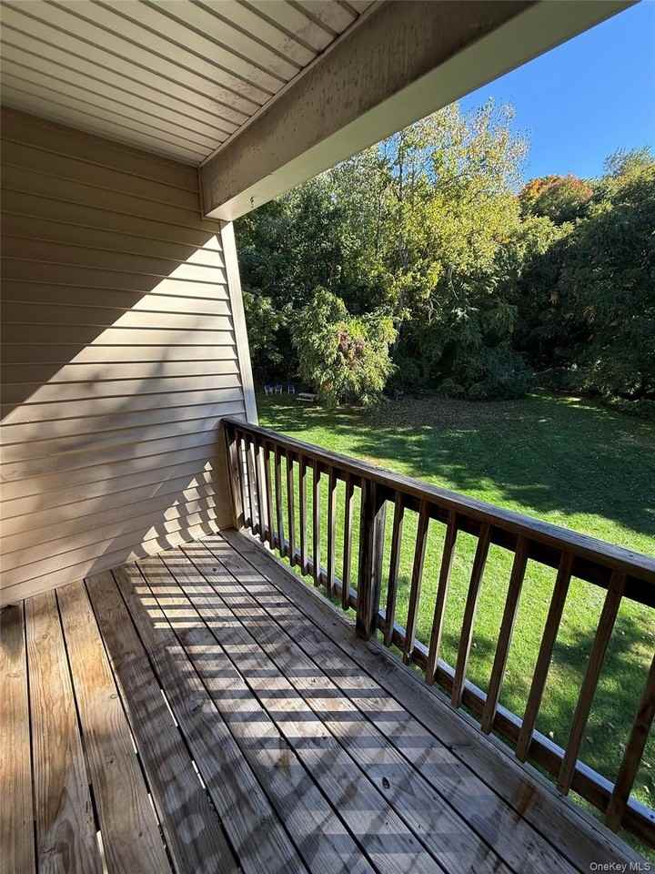 405 Fox Run Ln - Photo 3 of 18