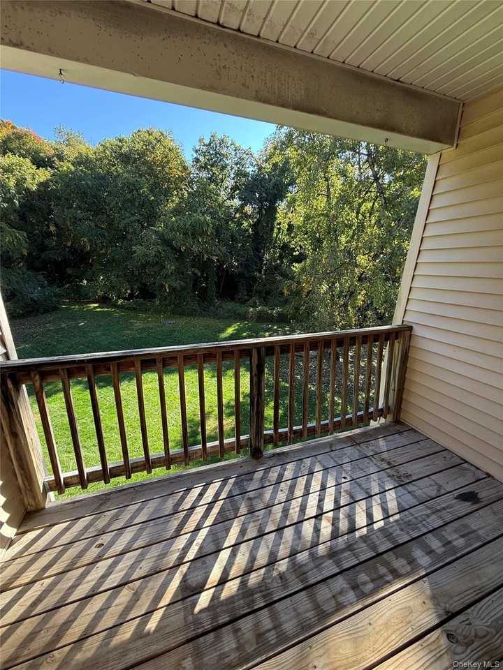 405 Fox Run Ln - Photo 4 of 18