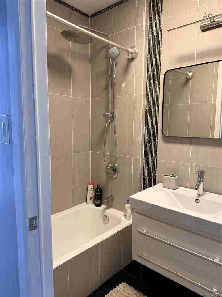 7018 67th Pl - Photo 4 of 5