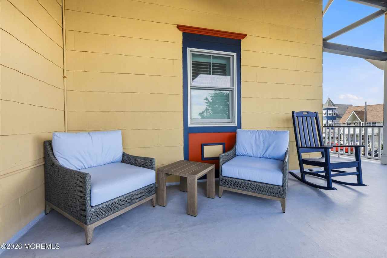 93 Central Ave - Photo 5 of 50