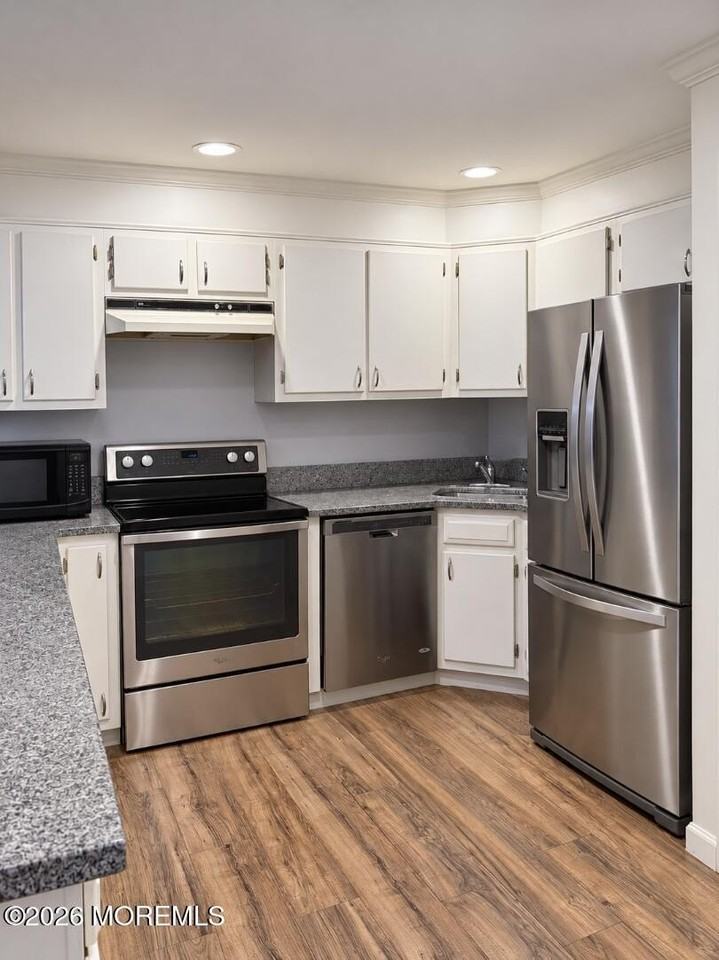 121 Lexington Ct - Photo 6 of 29