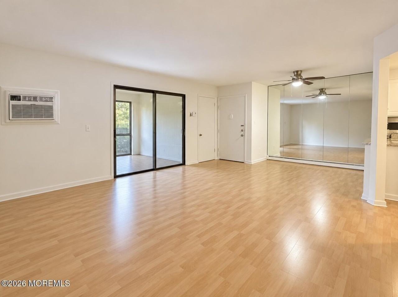 121 Lexington Ct - Photo 7 of 29