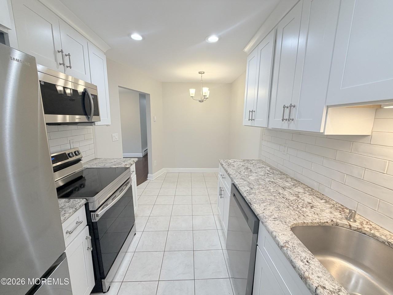 35 Amberly Dr #J - Photo 4 of 14