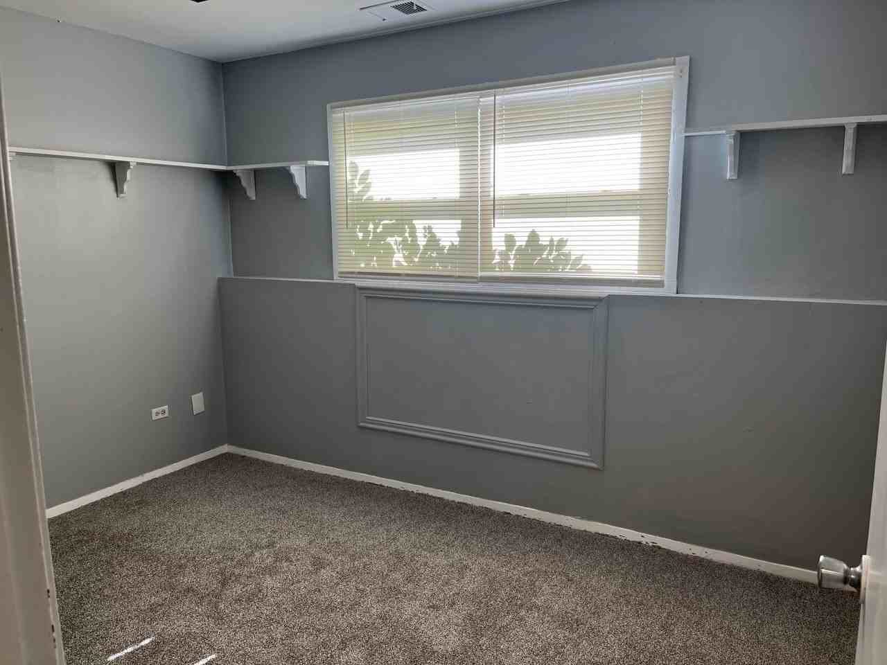 1058 Towner Dr - Photo 4 of 6