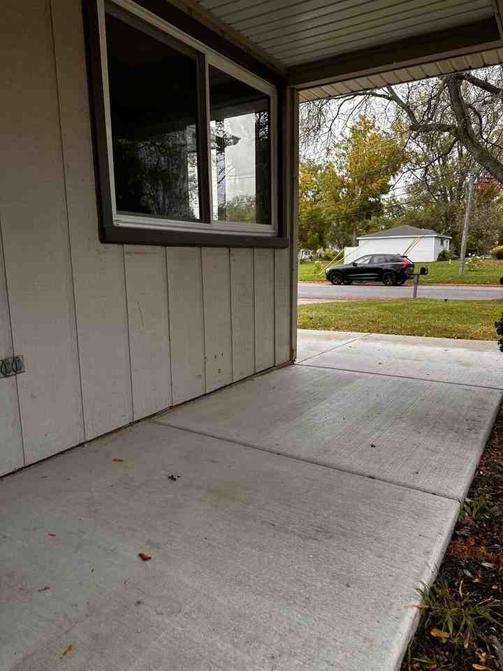 1285 Wicker St - Photo 2 of 11