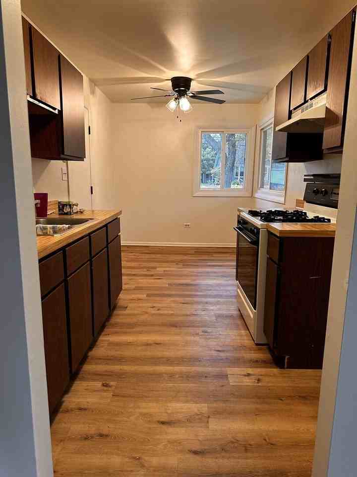 1285 Wicker St - Photo 3 of 11