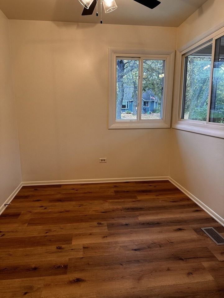 1285 Wicker St - Photo 4 of 11