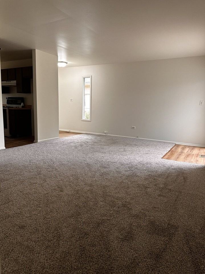 1285 Wicker St - Photo 5 of 11