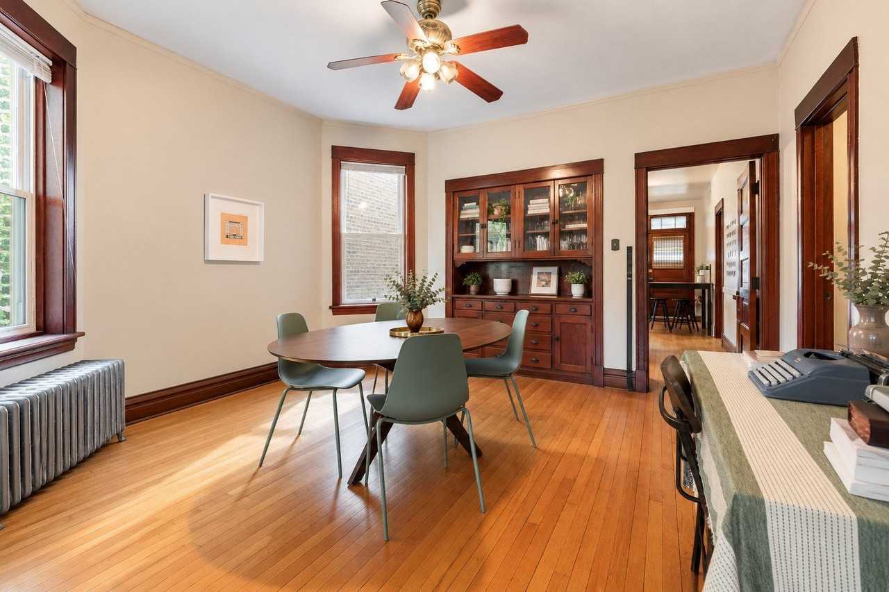 2037 W Cullom Ave #1 - Photo 4 of 11