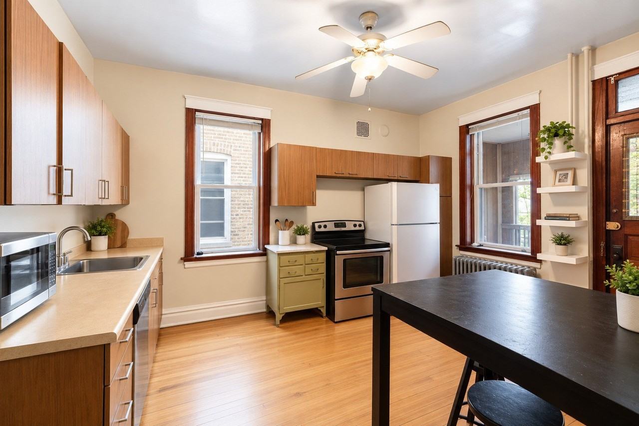 2037 W Cullom Ave #1 - Photo 6 of 11