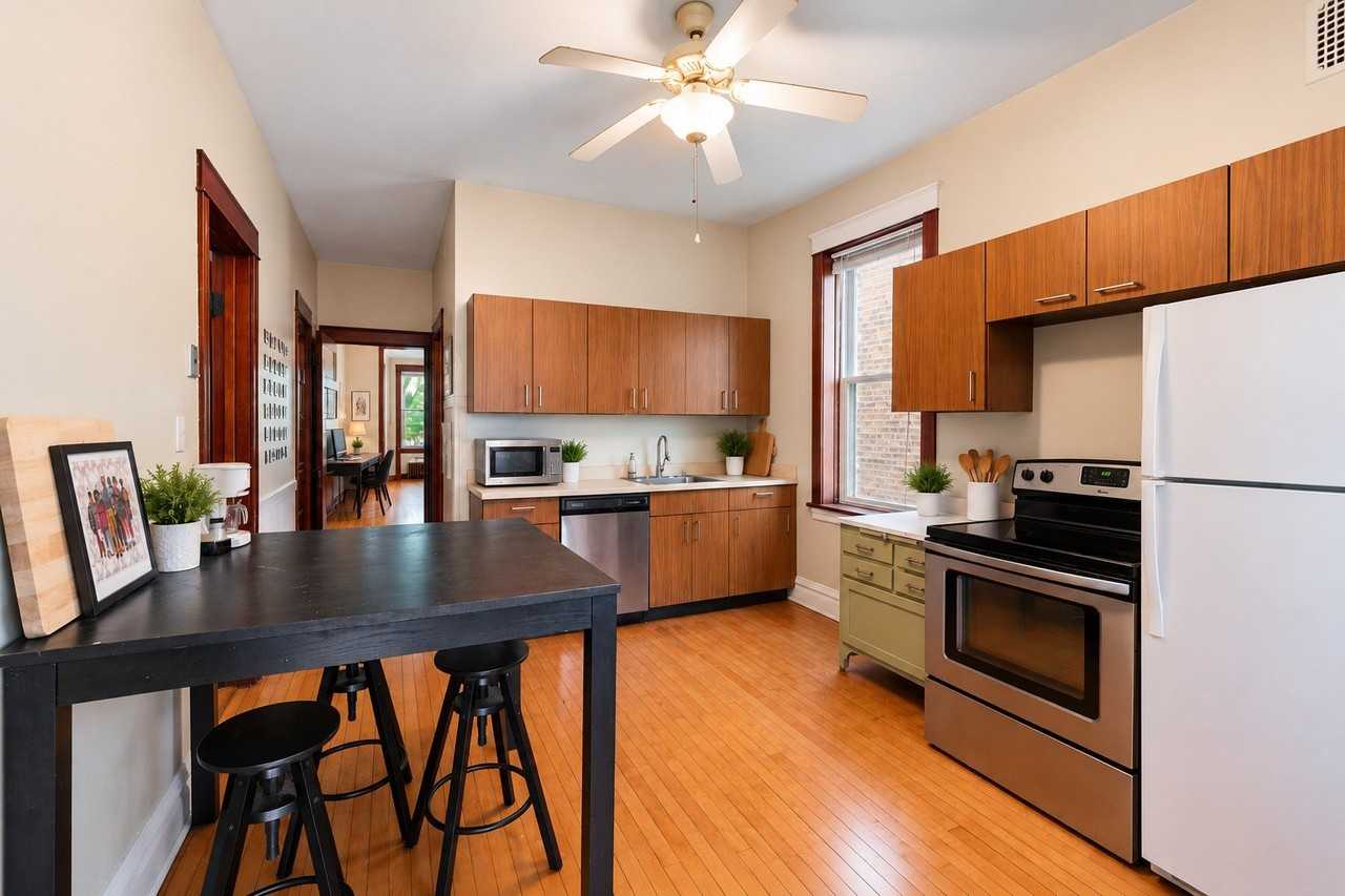 2037 W Cullom Ave #1 - Photo 7 of 11
