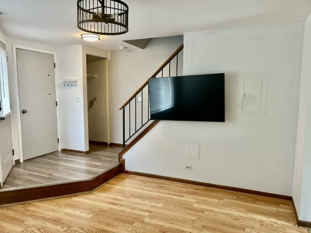 2732 Wilshire Ct - Photo 2 of 13