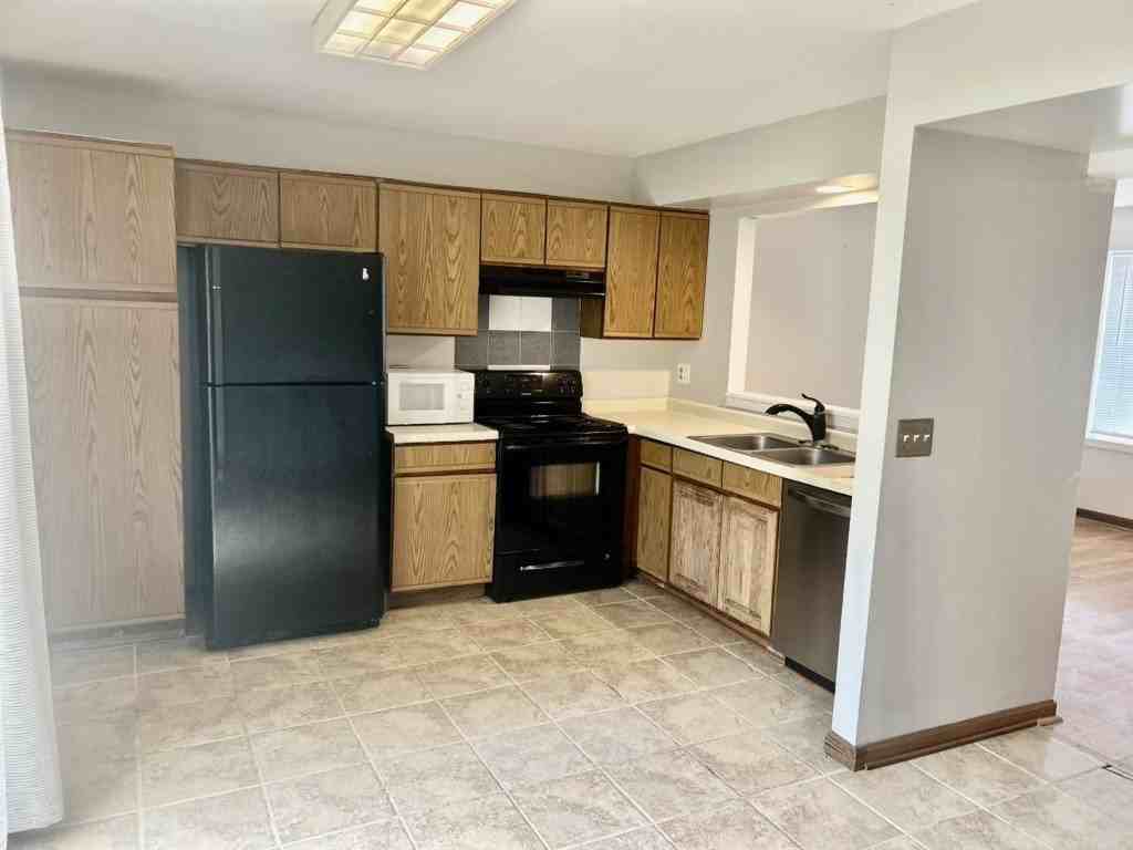 2732 Wilshire Ct - Photo 4 of 13