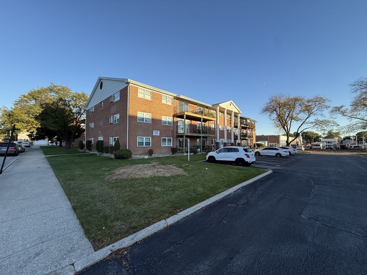 6115 W 94th St #C2 - Photo 2 of 20